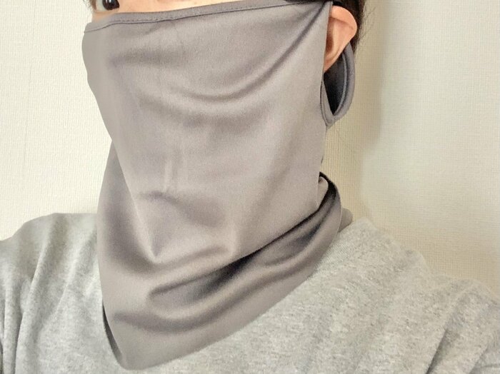 目の下あたりから首回りをしっかりとガード