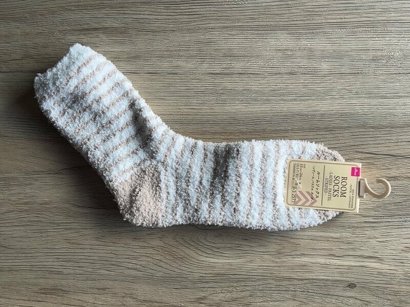 【ダイソー】ルームソックス(レディース、パステルボーダー)筆者撮影写真