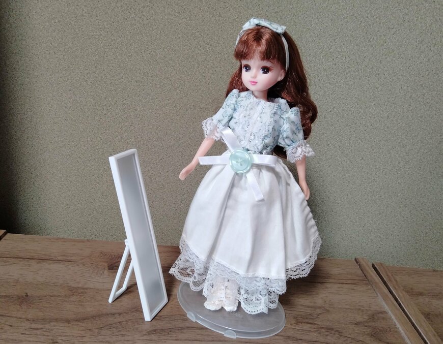 筆者撮影（セリア、ミニチュアスタンドミラー）