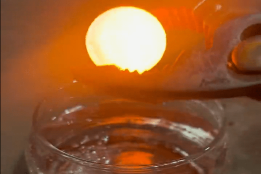 大阪染織機械株式会社が実験動画を投稿　「ローションVS1000℃の鉄球」衝撃の実験結果がSNSで話題に