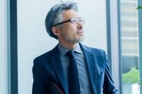 【50歳代の壁】役職定年とは？平均年収や「部長・課長」など役職ごとの年収を知る        