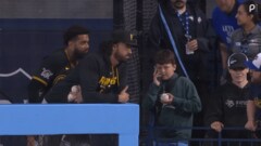 メジャーリーグで観客の少年の行動に全米が爆笑！ホームランボールをめぐる一幕に「彼は億万長者になる」「一生語り継げる話」の声