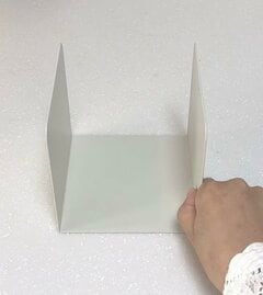 【100均活用】「便利すぎる！！」ごちゃつきがちな家中の小物...→セリアの〈ブックエンド〉でスッキリおしゃれに整える！「万能！」と話題