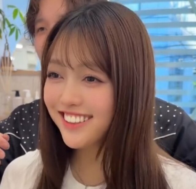 「キラキラって…」白髪を気にする女性がロングヘアをばっさり！→濃いめのピンクカラーが可愛い〈レイヤーボブ〉へスタイルチェンジ