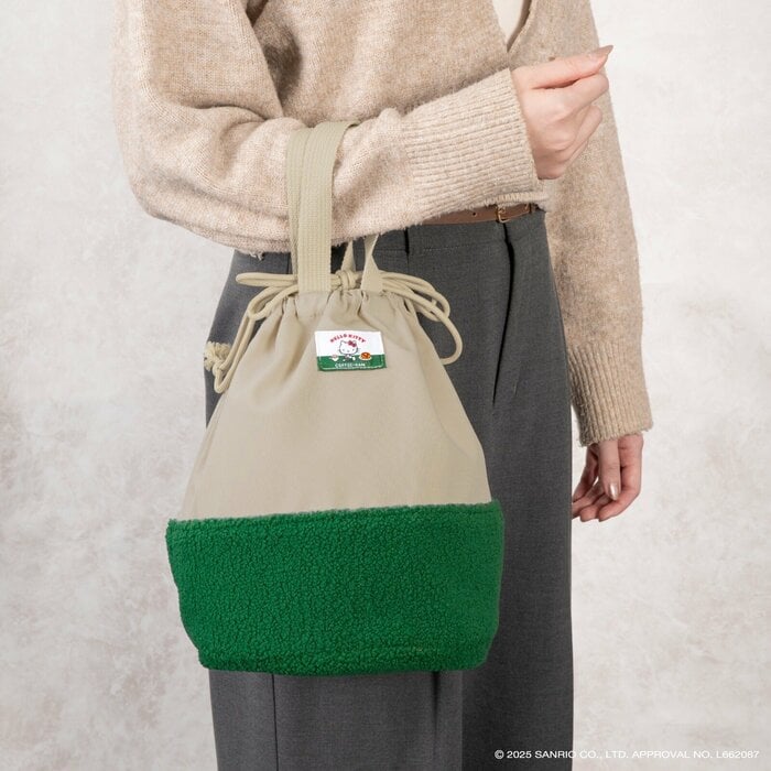 ハッピーバッグの目玉アイテムの一つが、限定デザインの「ボア巾着バッグ」