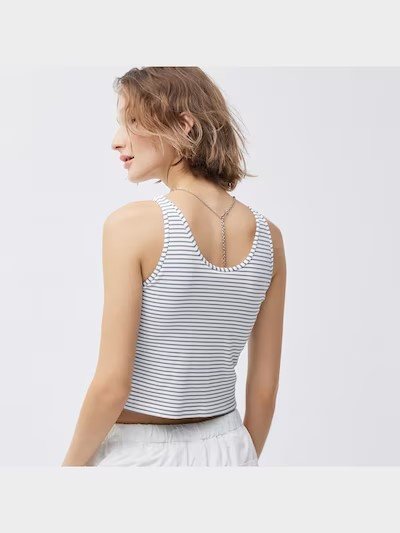 カジュアルな着こなしに仕上がるブラカップ付きインナータンクトップ