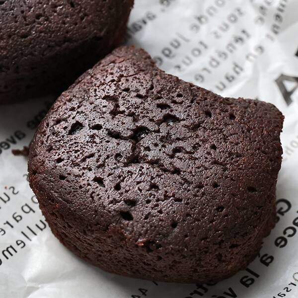 黒ねこに見立てた可愛いサイズのブラウニー