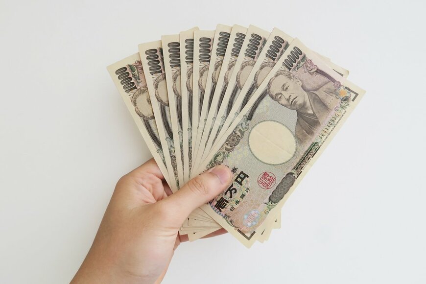 厚生年金「ひと月15万円以上」受給できる人は全体で約5割。みんなの年収はいくらか