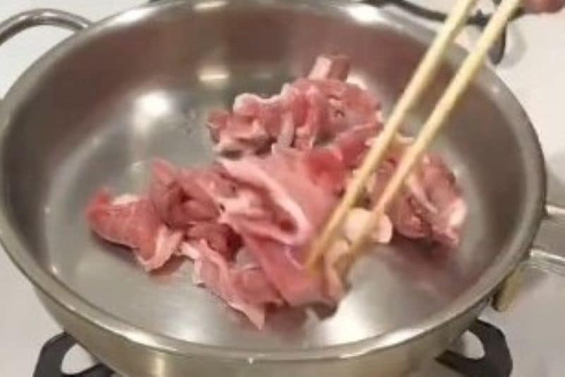 手際がよすぎる!夫と子どもに作る〈愛情弁当〉→「お花の卵」に「ウインナー」など〈人気おかず〉がギッシリ縦一列!