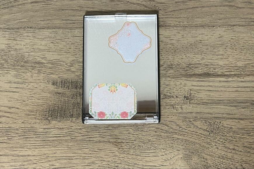 筆者撮影（セリア、ヲタ活グッズ ミラー L判写真サイズ）