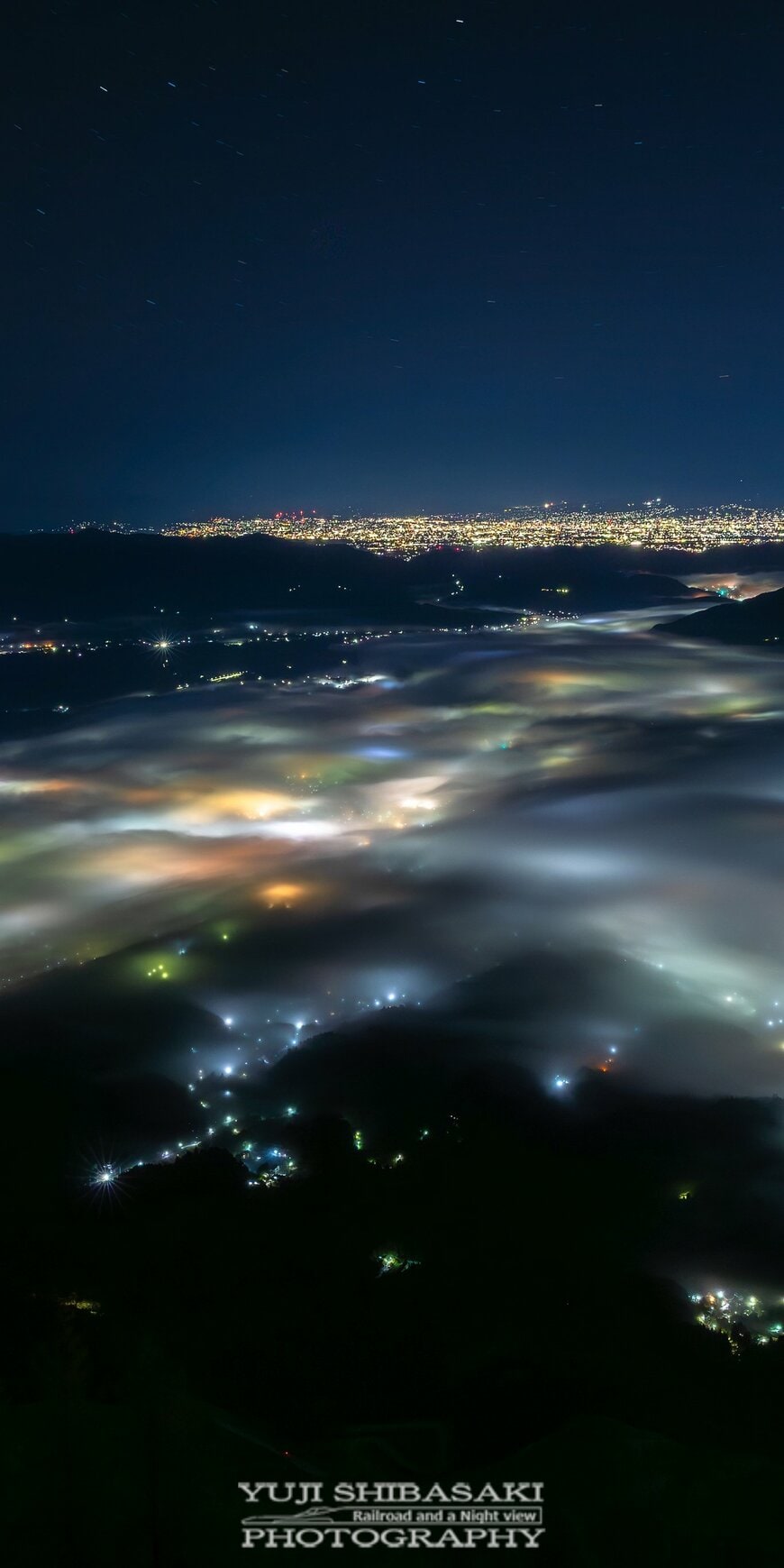 雲海と夜景が織りなす光景