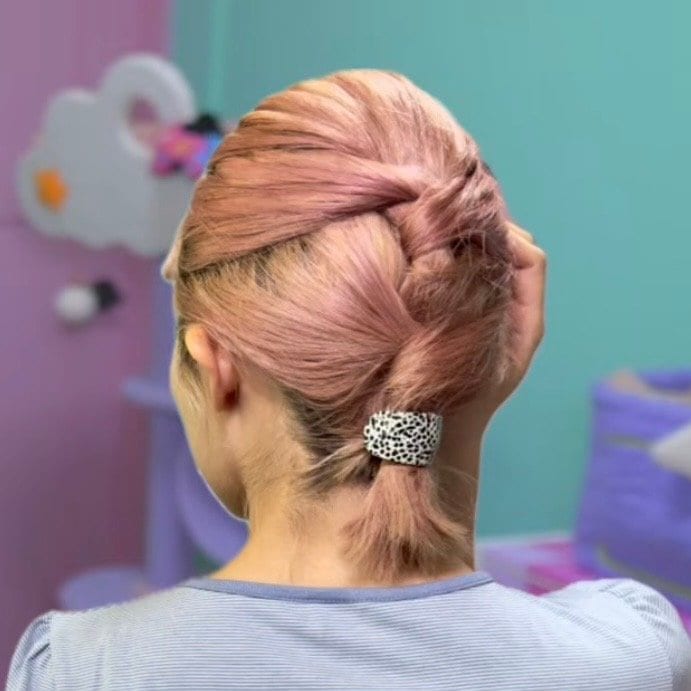 【2分で完成】大人世代の後頭部がふんわり見え！ボブの「ポコポコポニーテールヘアアレンジ」　簡単＆時短“大人のまとめ髪”