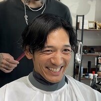 「ガッツリ髪を短くしたい」男性…「アクティブショート」でさっぱりヘアの“イケオジ”にスタイルチェンジ！