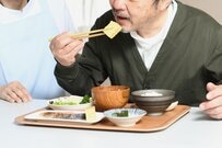 【65歳以上・無職夫婦世帯】1ヵ月の生活費内訳・年金月額・平均貯蓄額は？年金受給者の暮らし