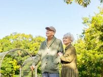 【年金生活者支援給付金】10月15日に夫婦で「2万2480円」もらえる人も。9月に請求書を出した人はいつ入る？