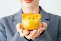 【みんなの貯蓄額】平均・中央値はいくら？「勤労世帯」「世帯主が65歳以上の世帯」の貯蓄事情を《貯蓄グラフ》で見てみる