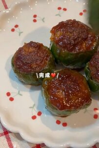 【お弁当に詰めやすい】夫へ作る「ピーマンの肉詰め弁当」が話題！彩り豊かな仕上がりに注目