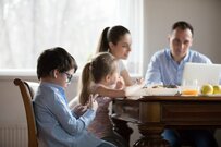 「子供の前で言ってはいけない!?」それって悪影響？先生や姑、ママ友の悪口…