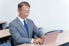 【役職別の年収一覧】部長約1017万円・課長約847万円・係長約639万円。管理職の約6割が「続けたい」の一方、一般社員の66.9％は消極的