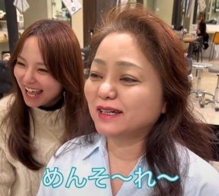 【実の親子】美容師の娘にカラー＆カットをしてもらった沖縄のママさんがかわいい！