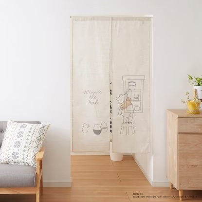 淡いニュアンスカラーでデザインされた、ナチュラルな雰囲気がかわいいのれん