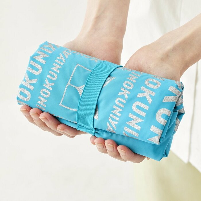 付属のゴムでくるっとコンパクトにまとめることができる