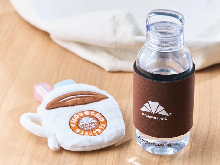 コーヒーカップポーチはおなじみのカップのフォルムをそのまま再現
