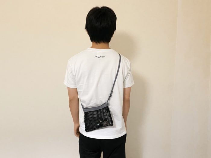 身長172cm の 男性も肩からかけてみました