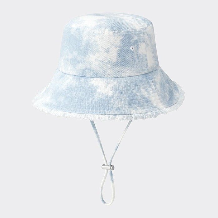 個性派ハットを探しているならコレ！／出所：GU公式 UVカットタイダイサファリハット+E