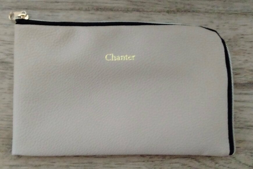 筆者撮影（セリア、革風マルチケース）