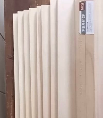 「真似させてください！」セリアとキャンドゥの〈木材・蝶番・L字金具〉を使って→おしゃれな〈折りたたみ式の棚〉をDIY