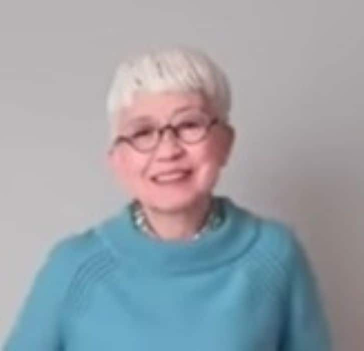 【74歳おばあちゃん】しまむらの「デニムパンツ」着回しコーデが凄すぎる！おしゃれな色合わせに絶賛の声「発想が神すぎてシビれる」