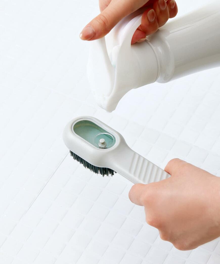 3COINS　洗剤IN手洗いブラシ