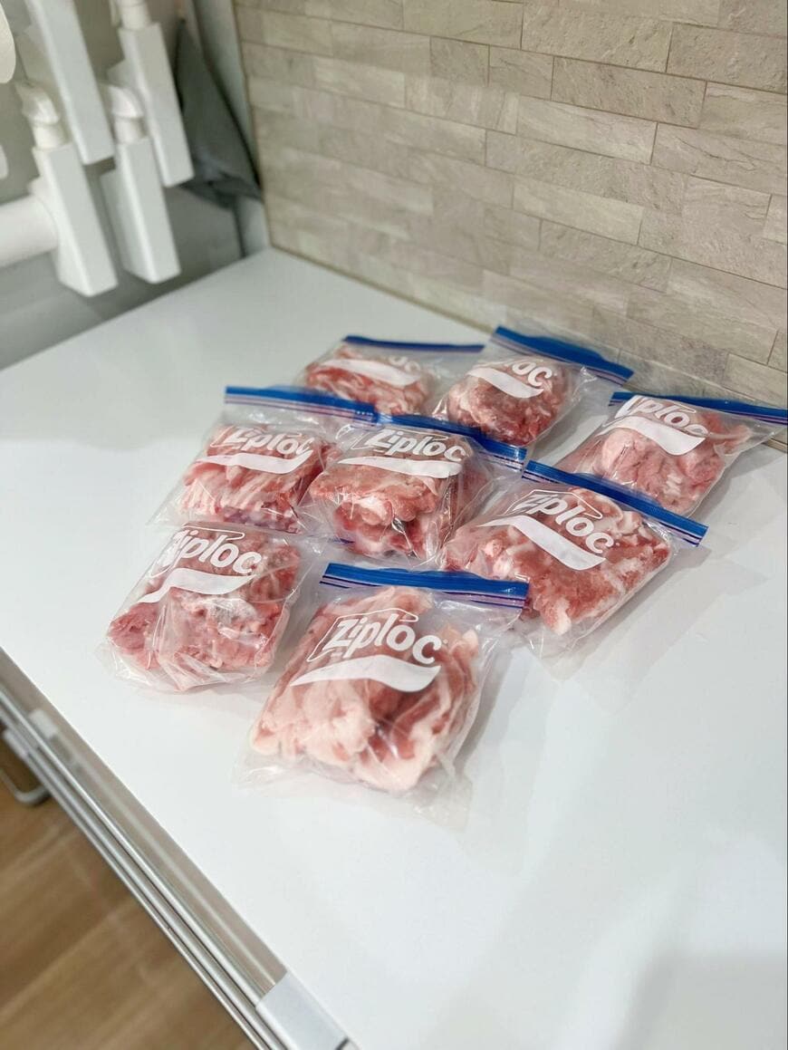 ジップロックフリーザーバッグに入ったお肉