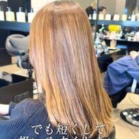 髪を切る勇気が出ないロングヘアの女性　思い切ってカットした結果が話題