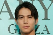 中川大志 スタイル抜群！ティファニー×ブラックスーツ姿が反響「はあ 眼福」「息のむ美しさ」「世界で一番黒スーツが似合う」