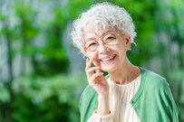 【おひとりさまシニア】ひと月の生活費は約15万円。「老後の年収」の目安はいくら？