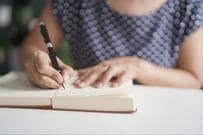 小学生から続けた日記「シールが時代背景を物語ってる」　10冊目突入に約9万いいね