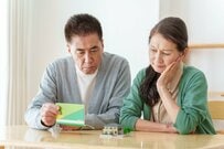 高齢者世帯の25.2％「生活が大変苦しい」と回答【70歳代・二人以上世帯】貯蓄「平均」と「中央値」はいくら？