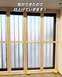 「私も作ってみたい」築30年戸建の〈窓〉→ヨーロッパのカフェ風〈おしゃれ観音扉内窓〉に大変身！反響続々