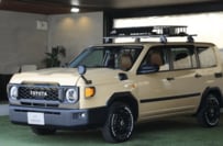 「めちゃ格好良い」トヨタ「ランクル70」に見えるけど…実は「プロボックス」のカスタムカー！センス抜群のデザインが刺さる人続出「ドンピシャ」