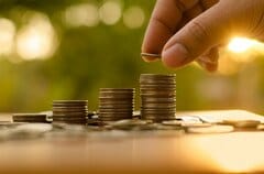 年収別でわかる！ お金が貯まらない理由と貯金のコツ