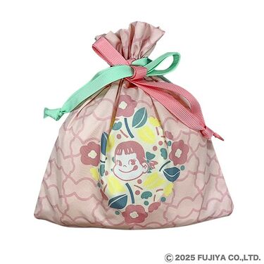 ペコちゃん　ハンドタオル　巾着 新作ペコちゃん2200円シェニール織り」不二家の花柄タオルが上品「巾着