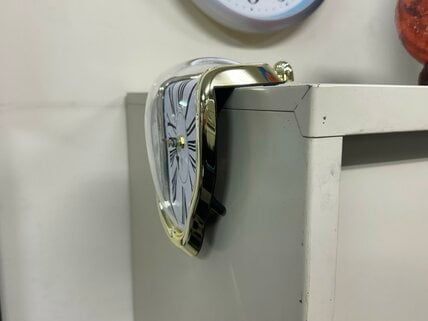 大学の先生に「おすすめの掛け時計」を聞かれて答えたら…予想外の反応に「めちゃくちゃほしい」「持ってます」