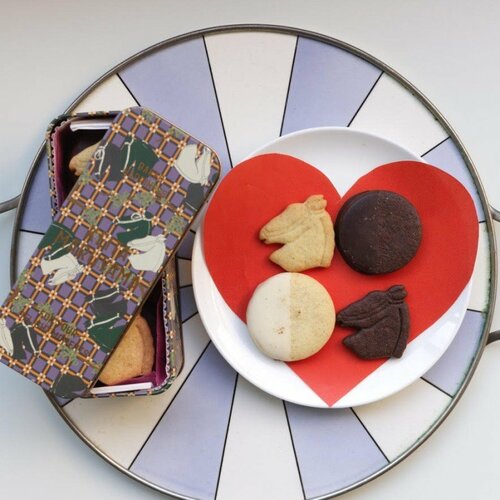 ケイタ マルヤマ クッキー缶 (CHESS)