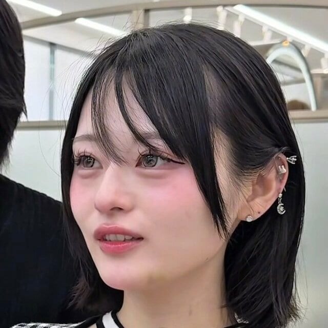 「髪を伸ばしたくて」女性がメンテナンスカットで軽やかなレイヤーボブに…　「何回見てもかわいい」