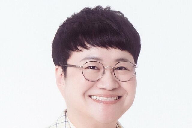 本当に近藤春菜！？赤髪ロング美女に激変「誰かと思った」「綺麗だよ」「Katy Perryみがあって素敵」の声 かつての愛車アウディTTと共演