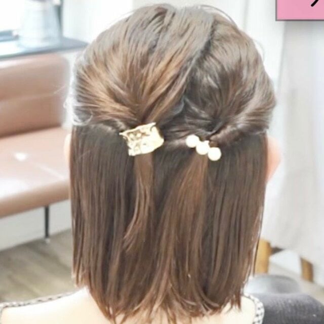 【ヘアゴム2本で完成】くるりんぱするだけ！時短で簡単「ツインハーフアップヘアアレンジ」 手軽におしゃれ見えする大人のまとめ髪