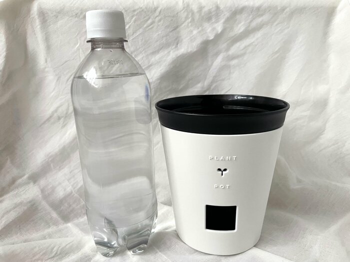 500mlのペットボトルと並べてみると、2/3ほどの高さです