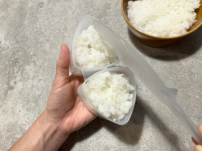 ご飯の入れ具合は、おにぎりの仕上がりの好みに合わせて調整するのがおすすめ